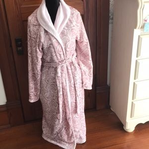 NWT- Casa Zeta Jones super soft, plush robe
